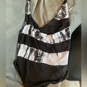 Lulu’s black and white tie dyed swimsuit size XL